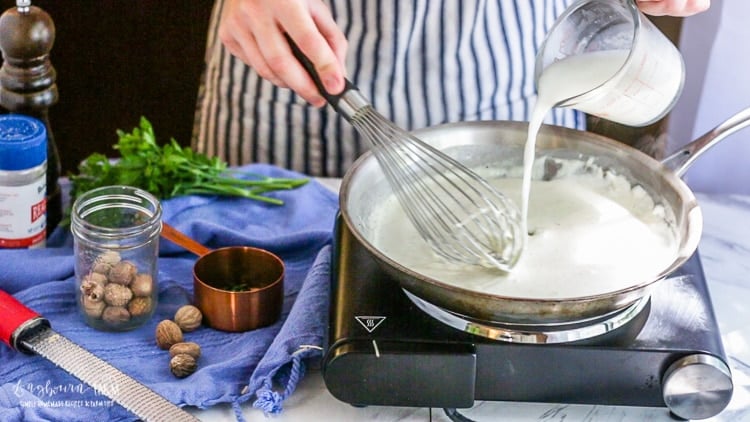 Thinning the easy homemade alfredo sauce with pasta water.