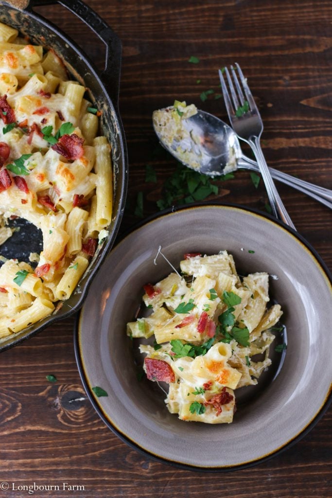 This cheesy alfredo pasta bake recipe is made all in one skillet and only takes 25 minutes from start to finish. Bubbly cheese on the outside, creamy cheesy pasta on the inside.