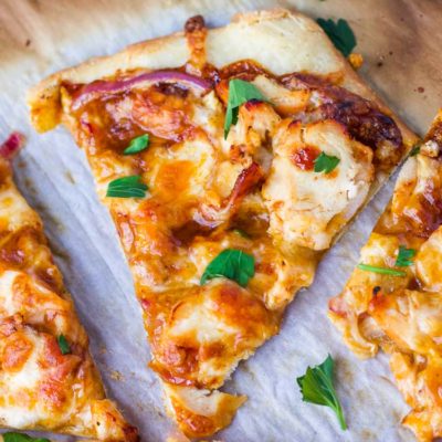 BBQ chicken pizza is easy to make and a delicious way to switch up traditional pizza. Use homemade pizza dough that you can freeze to make it a quick meal! #bbqchicken #bbqchickenpizza #bbqchickenpizzarecipe #bbqchickenpizza easy #bbqchickenpizzahomemade