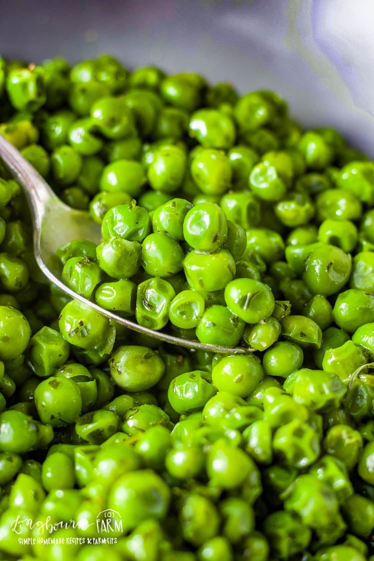 Need a veggie side quick? Learn how to cook frozen peas! Easy and delicious, this simple recipe will help you create a deliciously balanced meal. #howtocookfrozenpeas #frozenpeas #frozenpeasrecipe #frozenpeassidedish #easysidedishes #vegetablesidedishes #vegetablerecipes