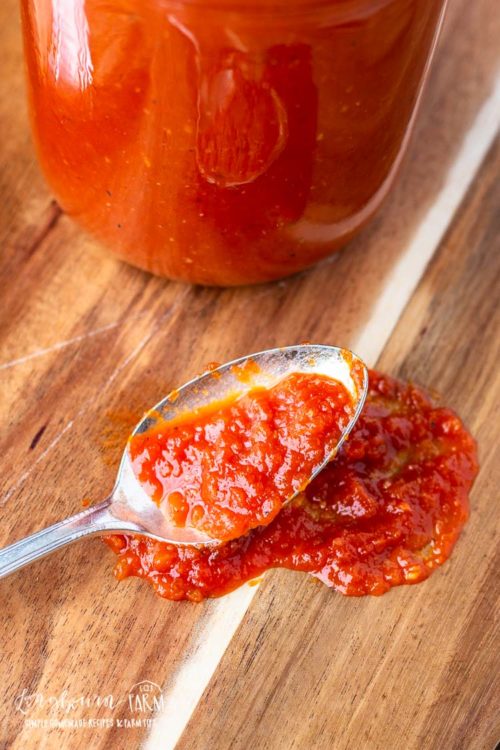 This easy homemade BBQ sauce recipe is packed with flavor and made with simple ingredients you have in your pantry (no ketchup). It's delicious on anything! #bbqsauce #homemadebbqsauce #homemadebbqsauceeasy #homemadebbqsaucerecipe #bbqsauceeasy #bbqsaucerecipe #bbqsaucefromscratch