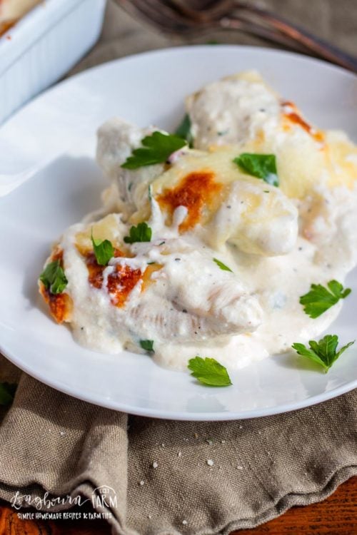 Chicken alfredo stuffed shells are easy to throw together and are a total family favorite. Totally homemade & easy to prep ahead so dinnertime is a breeze. #stuffedshells #creamystuffedshells #alfredostuffedshells #chickenstuffedshells #chickenalfredo #chickenalfredoshells #chickenalfredostuffedshells #creamystuffedshellseasy #stuffedshellsdinner