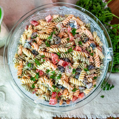 Bacon ranch pasta salad is easy to throw together! Use bottled rance or homemade for a quick side dish that's perfect for any summer meal. #pastasalad #pastasaladrecipe #pastasaladeasy #pastasaladcold #baconranchpastasalad #macaronisalad #macaroni #macaronipastasalad #gardenrotini
