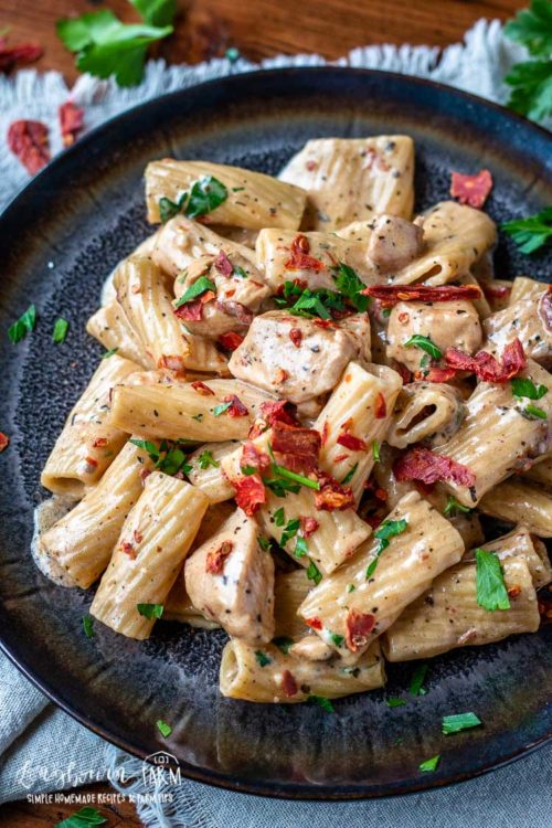 Sun-dried tomato chicken pasta is not only creamy, flavorful and delicious - it's super quick and easy! Make it in an Instant Pot or on the stovetop. #pasta #sundriedtomato #sundriedtomatorecipe #sundriedtomatopasta #sundriedtomatochicken #sundriedtomatopastacreamy #sundriedtomatopastaeasy
