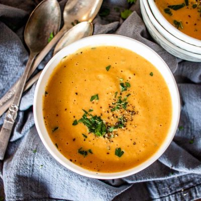 This creamy pumpkin soup recipe is so easy to make and is perfect for Fall!! Delicious flavors and simple ingredients make this a family favorite! #soup #soupseason #creamypumpkinsoup #pumpkin #pumpkinrecipe #pumpkinsoup #souprecipe #pumpkinsouprecipe #easypumpkinsoup