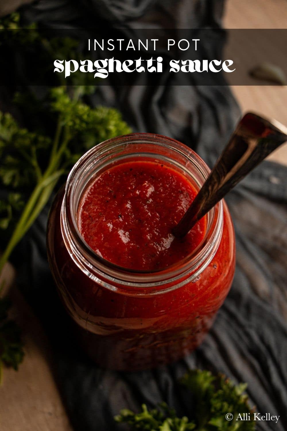 When looking for a quick and delicious dinner, this Instant Pot marinara is the perfect option! My Instant Pot tomato sauce recipe is an absolute classic - it has all the flavor of a slow-simmered sauce but takes minutes to make. Full of tangy tomatoes, onions, and herbs, this sauce is ideal for pasta dishes or as a dipping sauce.