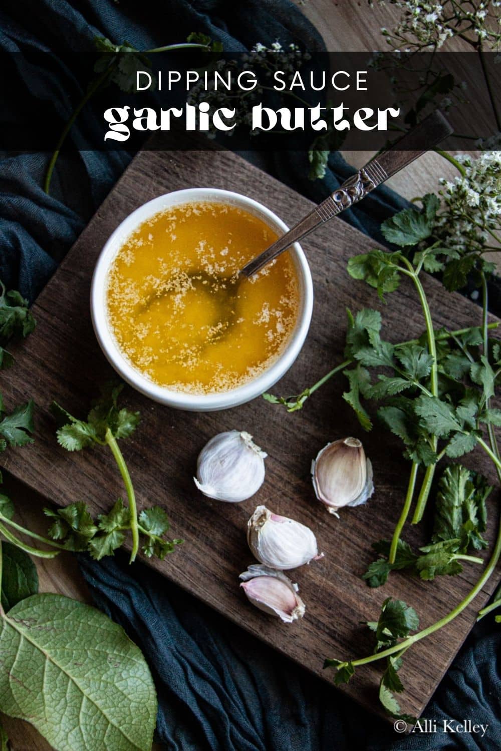 With just a few simple ingredients, you can whip up an incredibly tasty garlic dipping sauce in no time! This vibrant and versatile condiment will seriously make your meals come to life! My garlic butter dipping sauce perfectly complements various dishes, from crispy oven-baked chicken wings to freshly-made pizza.