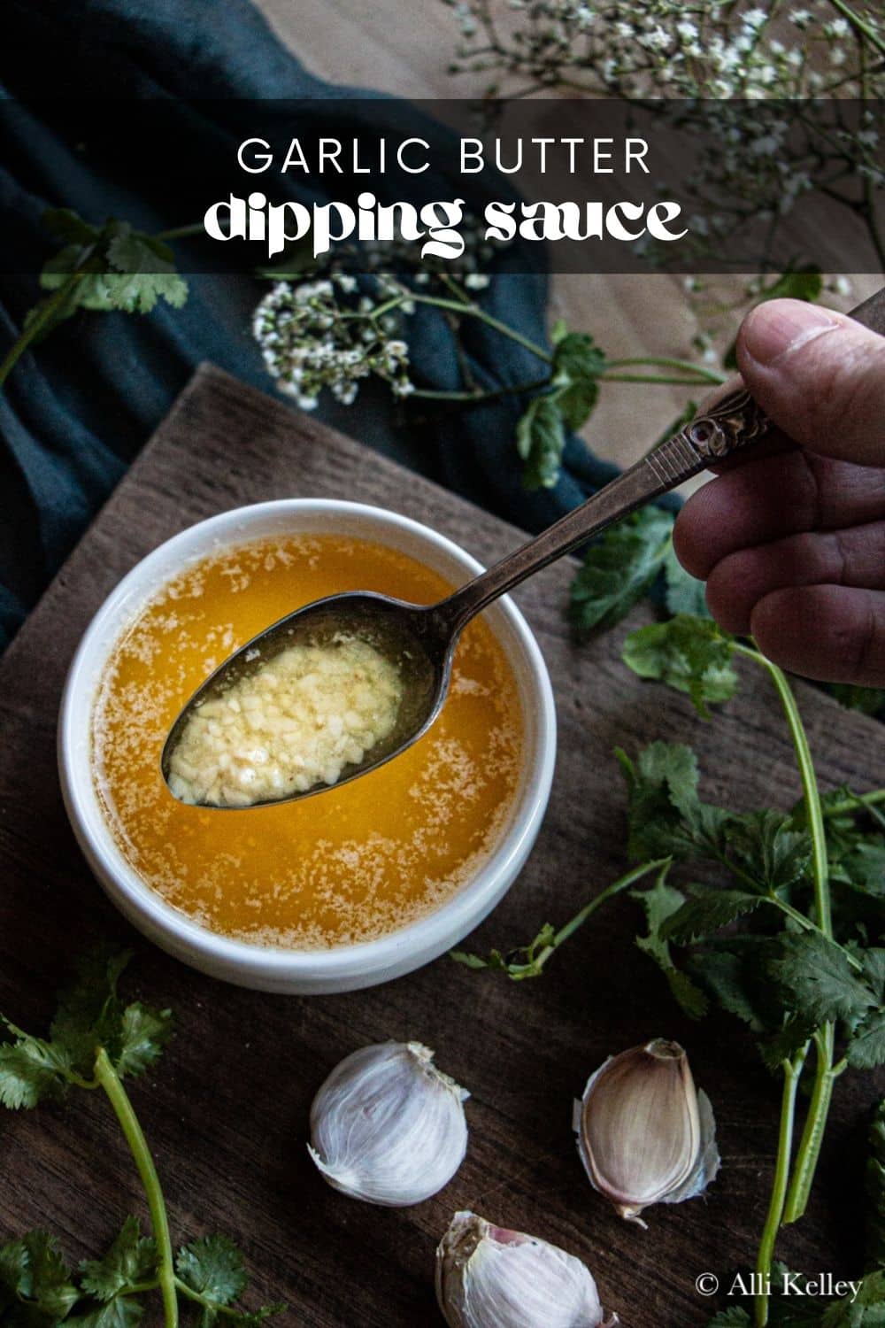 With just a few simple ingredients, you can whip up an incredibly tasty garlic dipping sauce in no time! This vibrant and versatile condiment will seriously make your meals come to life! My garlic butter dipping sauce perfectly complements various dishes, from crispy oven-baked chicken wings to freshly-made pizza.